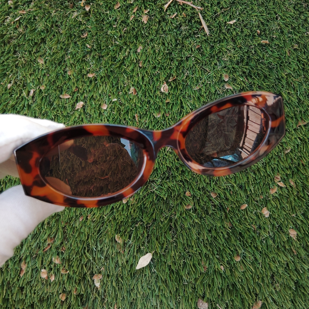 Tortoiseshell Cat-Eye Sunglasses - Brown Lenses - Picture 4 of 4